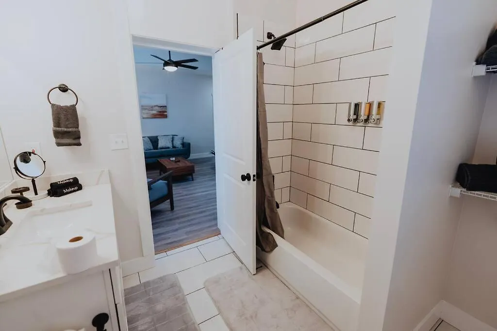 Modern Soulard 4Br-2Br Group Haven Patio & Fun Apartment Saint Louis United States