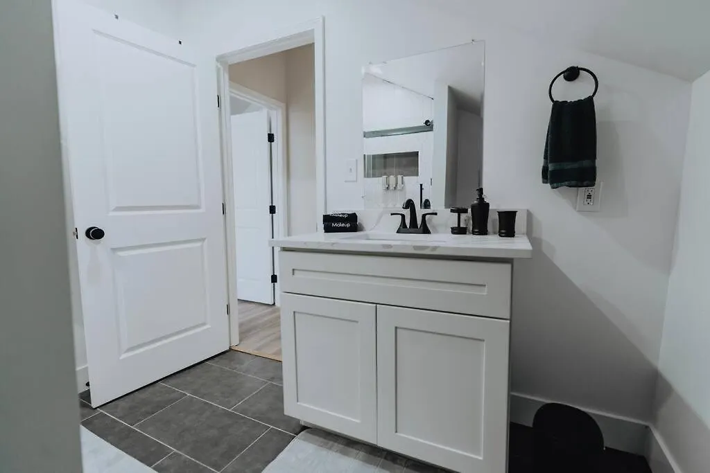 Modern Soulard 4Br-2Br Group Haven Patio & Fun Apartment Saint Louis 0*,  United States