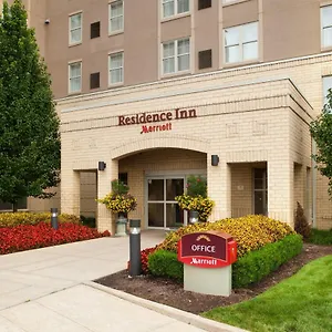 Hotel By Marriott Downtown, Saint-Louis